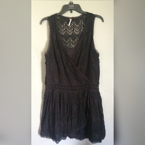 Free People Dresses & Skirts - FREE PEOPLE Pretty Lace Crochet Lined Dress
